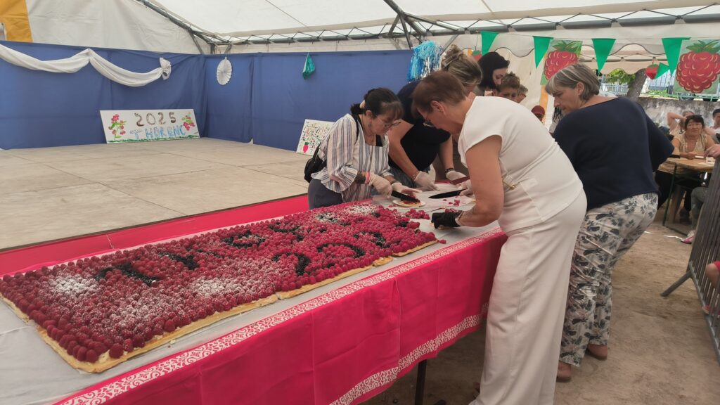 Découpe tarte géante Thorenc framboises